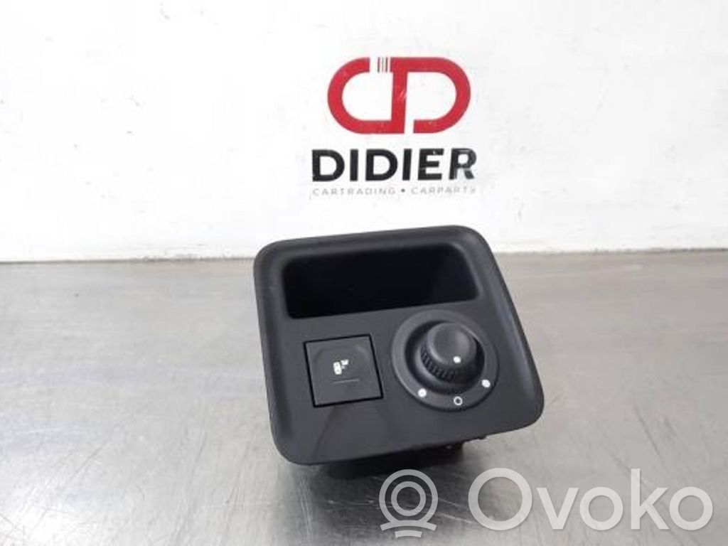 Dacia Duster III Wing mirror switch 