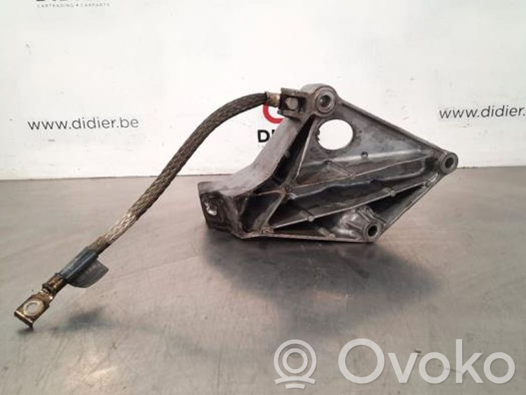 BMW 1 E81 E87 Pavarų dėžės tvirtinimo kronšteinas 