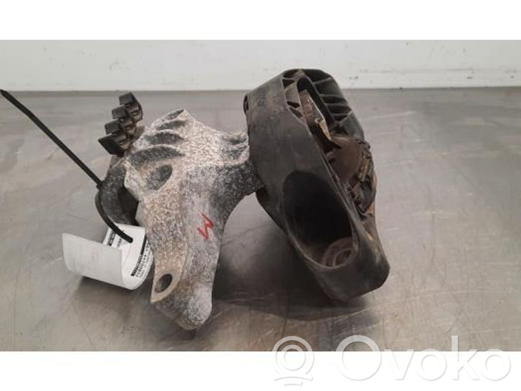 Renault Clio IV Engine mount bracket 