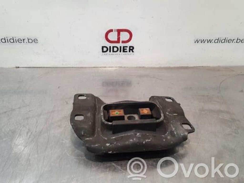 Ford Focus Gearbox mounting bracket 