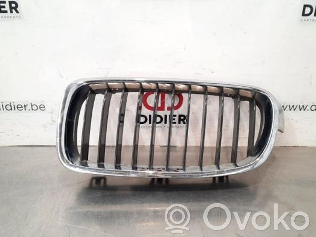 BMW 3 F30 F35 F31 Griglia superiore del radiatore paraurti anteriore 