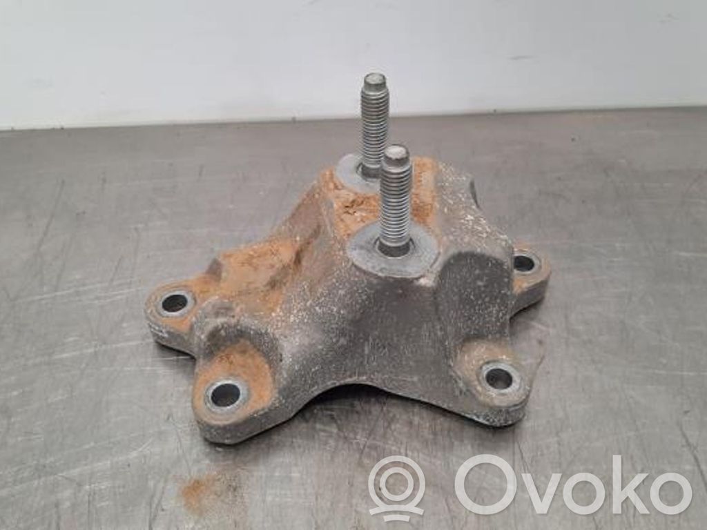 Ford Ecosport Engine mount bracket 