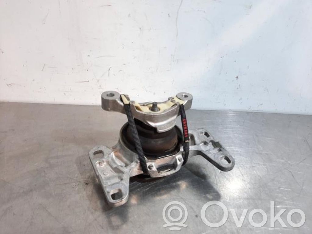 Volvo V40 Engine mount bracket 