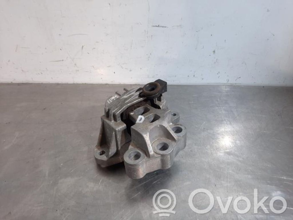 Engine mount bracket   00520503920