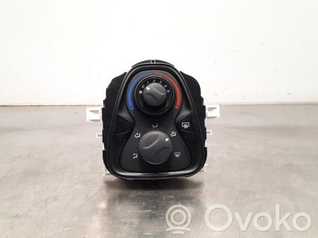 Toyota Aygo AB40 Climate control unit 