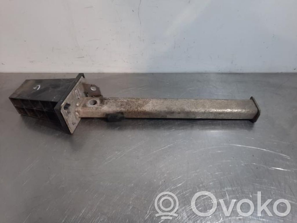 Citroen C4 Grand Picasso Soporte del parachoques delantero 