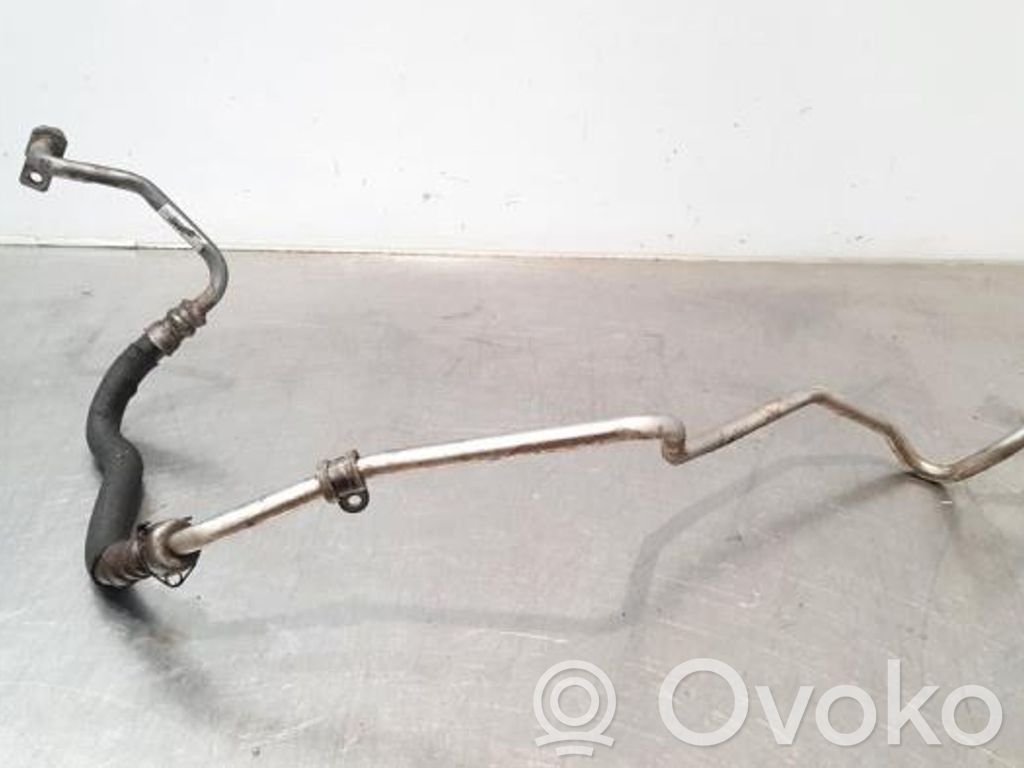 Audi RS4 B8 Tuyau de refroidissement d'huile de boîte de vitesses 