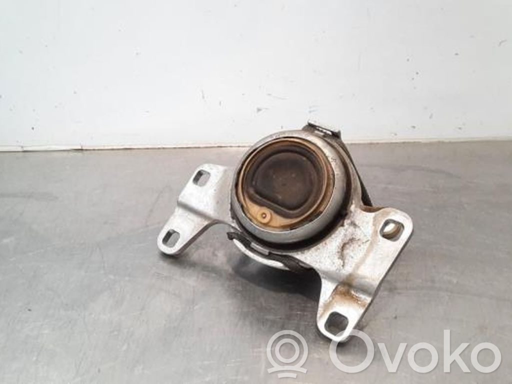 Volvo V40 Engine mount bracket 