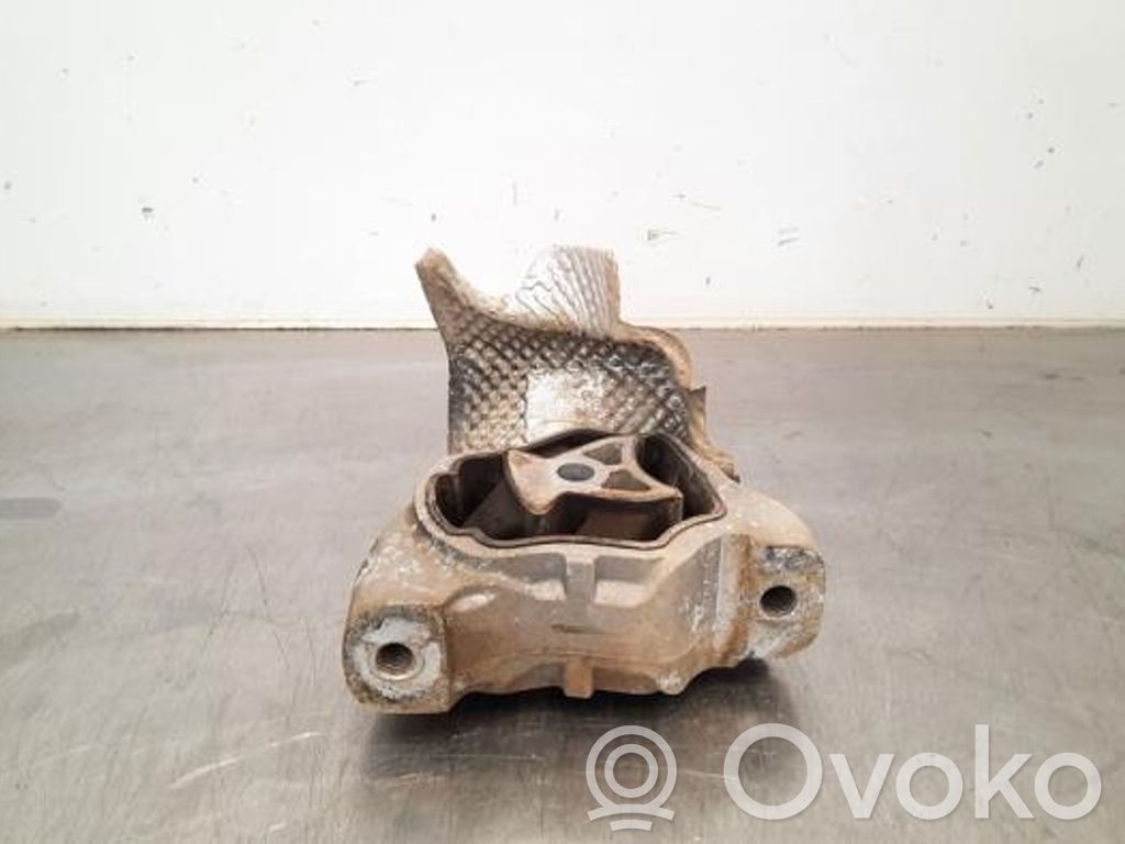Land Rover Discovery Sport Gearbox mounting bracket 