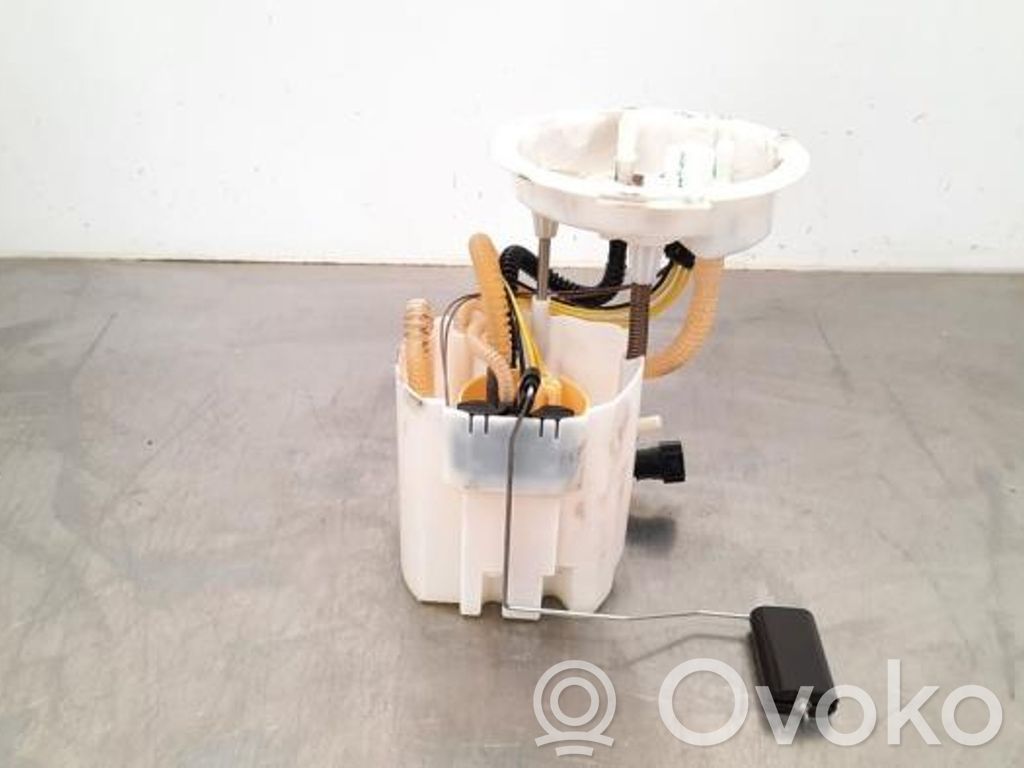 BMW 2 F46 Bomba interna de combustible 
