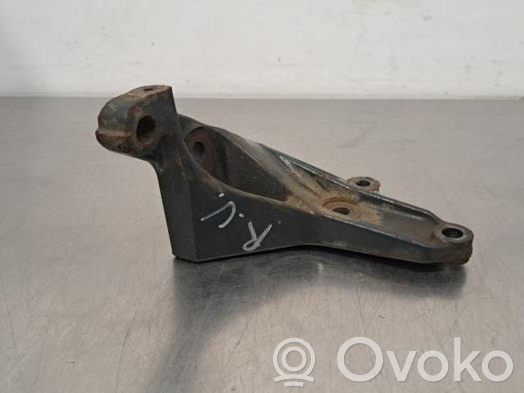 Iveco Daily 6th gen Engine mount bracket 