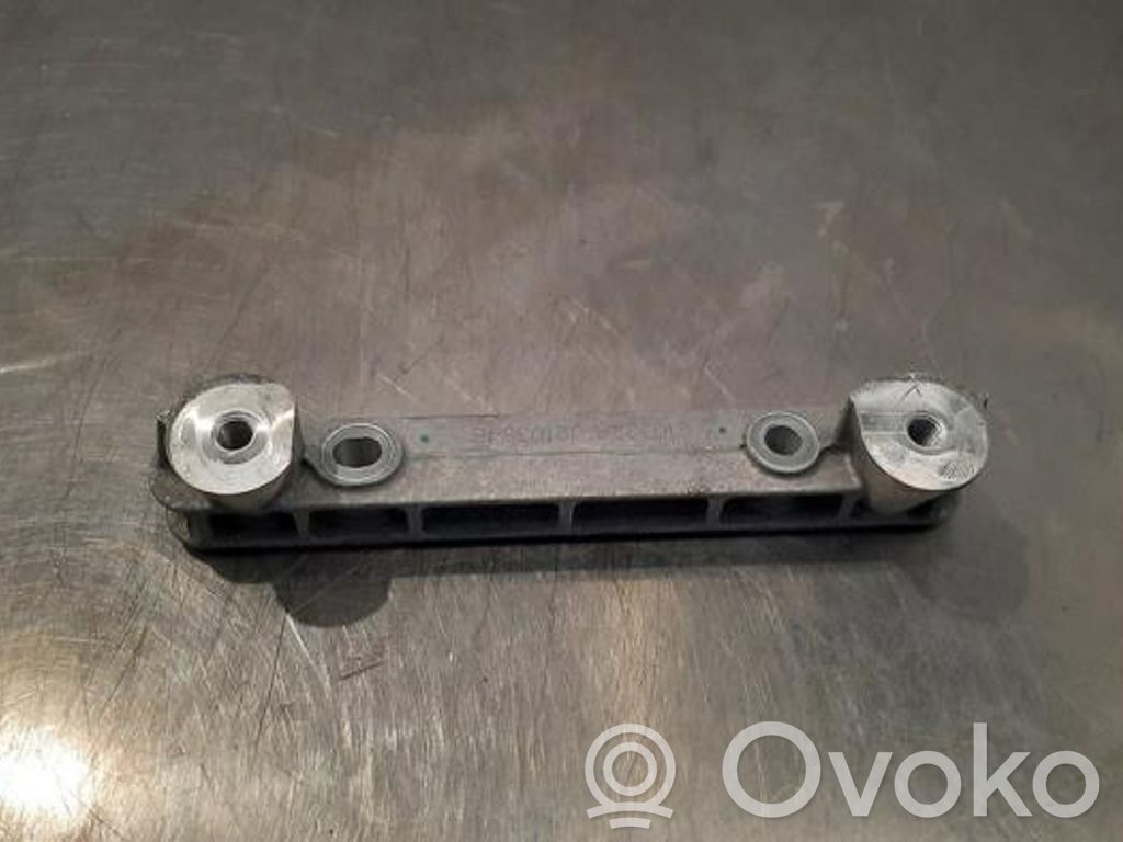 Volvo XC40 Engine mount bracket 