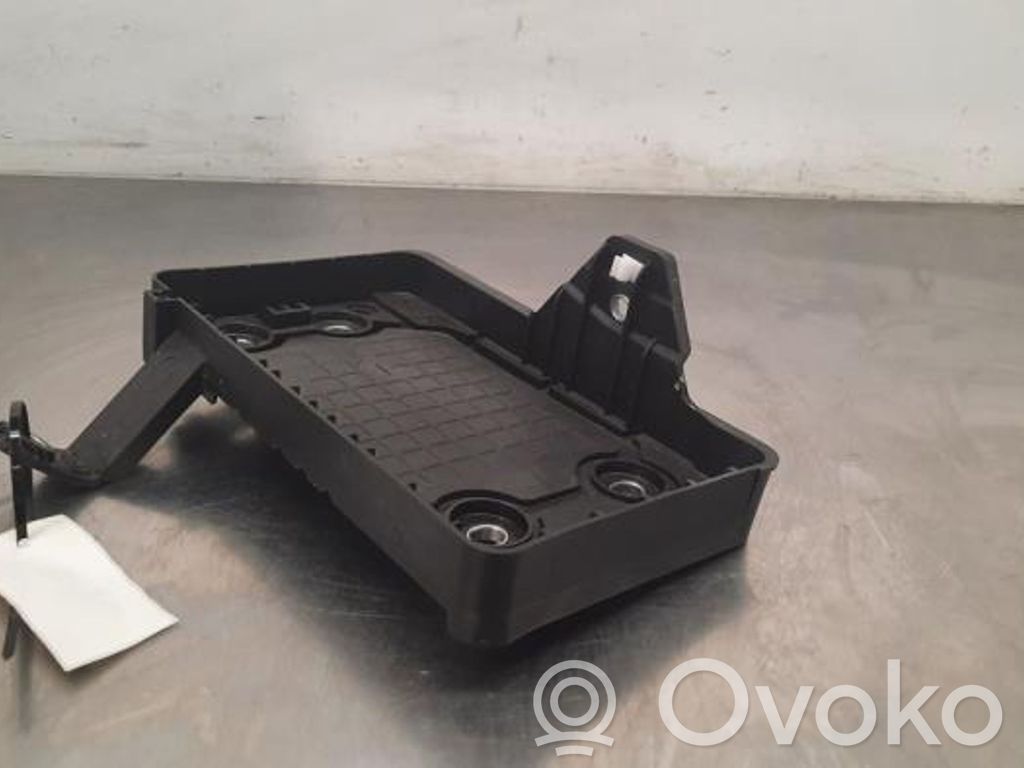 Nissan Qashqai J12 Akkulaatikon alusta 