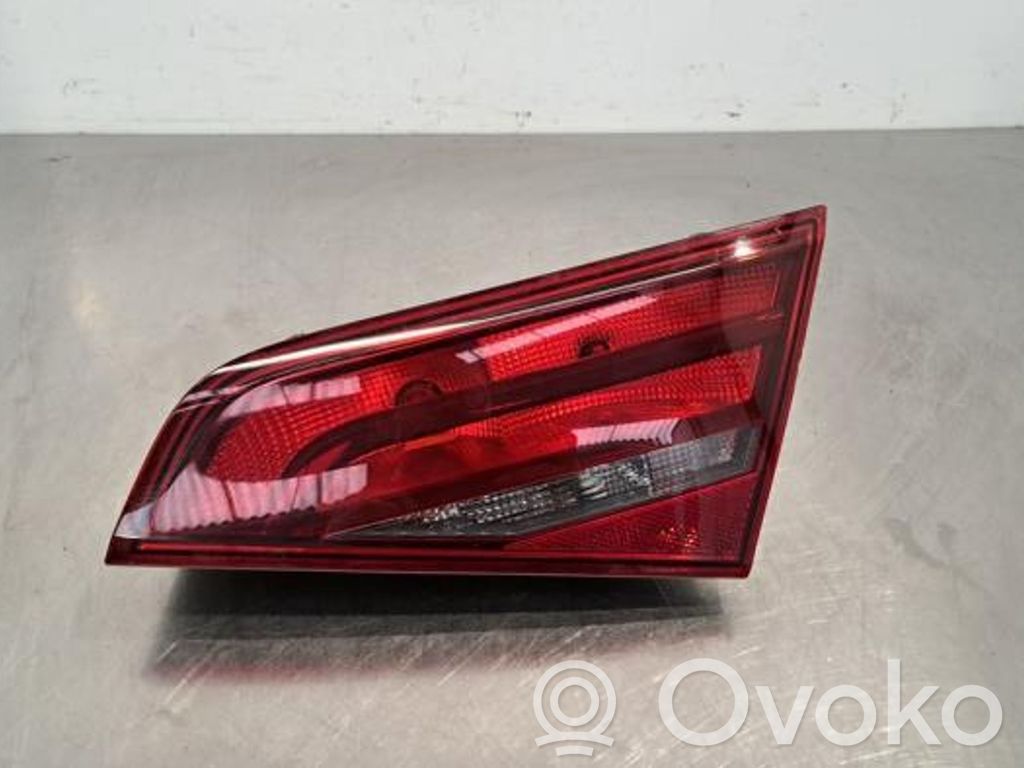 Luz trasera/de freno   8V4945094,8V4945094