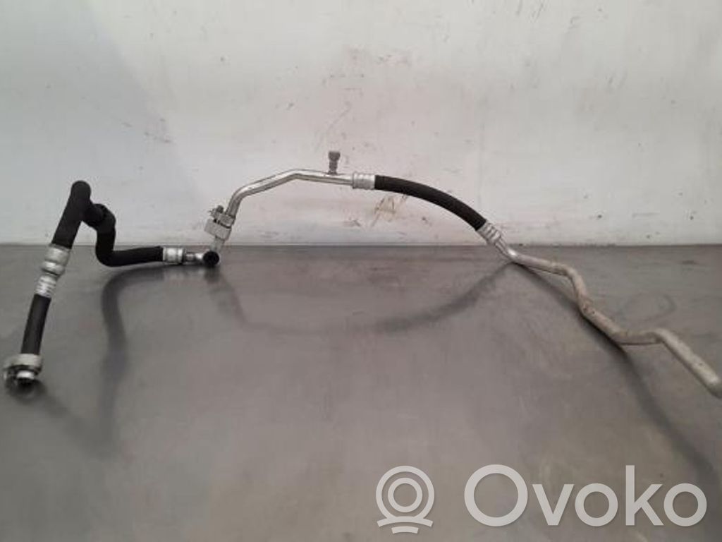 BMW X1 F48 F49 Ilmastointilaitteen putki (A/C) 
