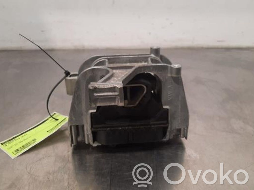 Volkswagen Polo VI Engine mount bracket 