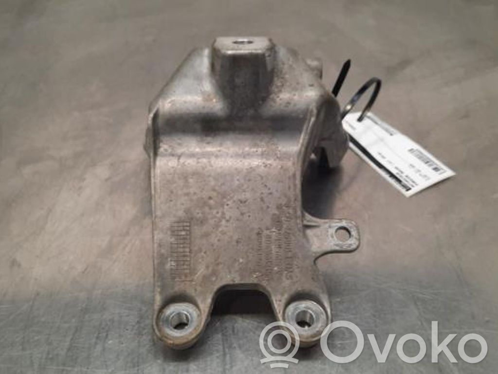 Engine mount bracket   95B199308C,95B199308C