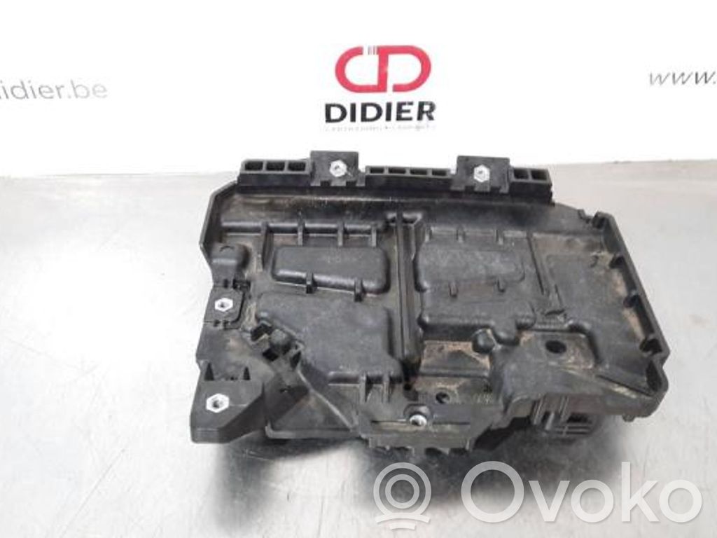KIA Xceed Akkulaatikon alusta 