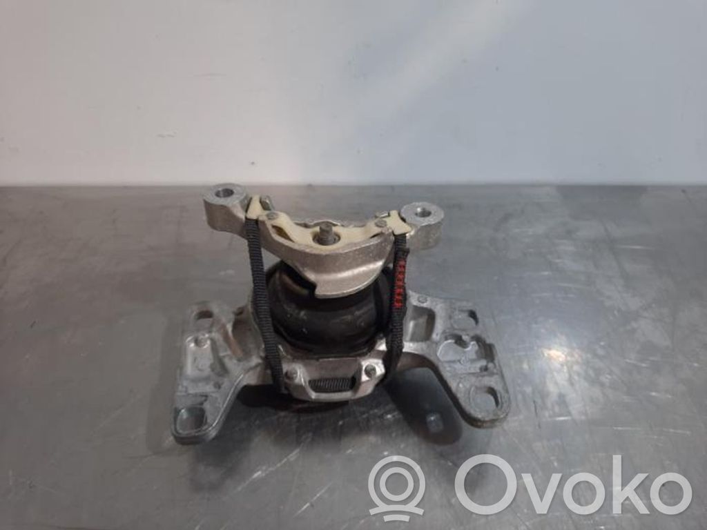 Volvo V40 Engine mount bracket 
