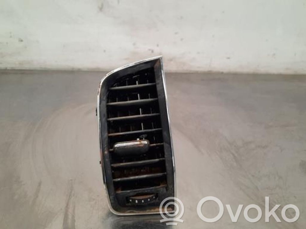 Skoda Karoq Dysze / Kratki środkowego nawiewu deski rozdzielczej 