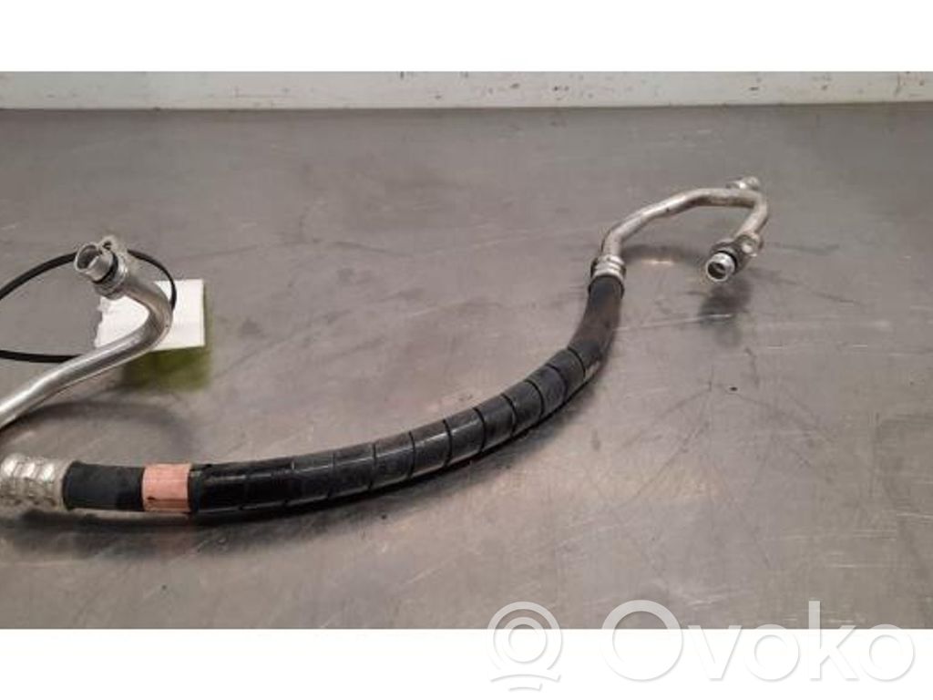 Ilmastointilaitteen putki (A/C)   KD4561461B,KD4561461B