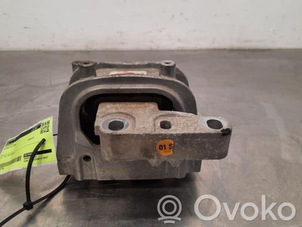 Volkswagen Polo VI Engine mount bracket 