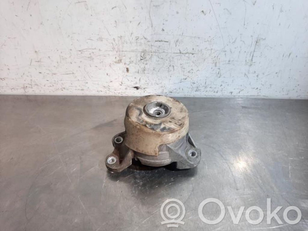 Mercedes-Benz C W205 Engine mount bracket 