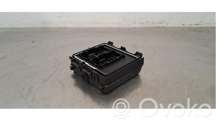 Ford Fiesta Korin keskiosan ohjainlaite 