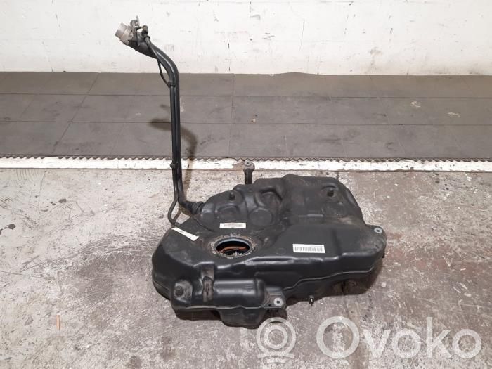 Audi A4 S4 B9 8W Zbiornik paliwa 
