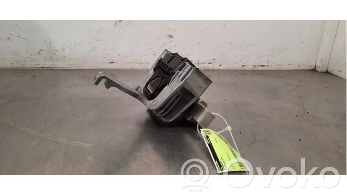 Volkswagen Polo VI Engine mount bracket 