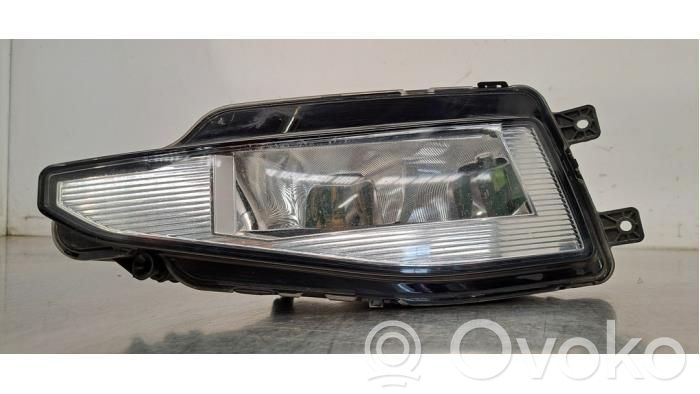 Volkswagen PASSAT B8 Etusumuvalo 
