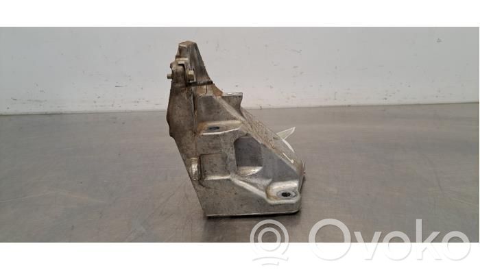 Land Rover Defender Engine mount bracket 
