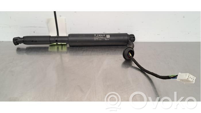 Tesla Model 3 Tailgate strut 