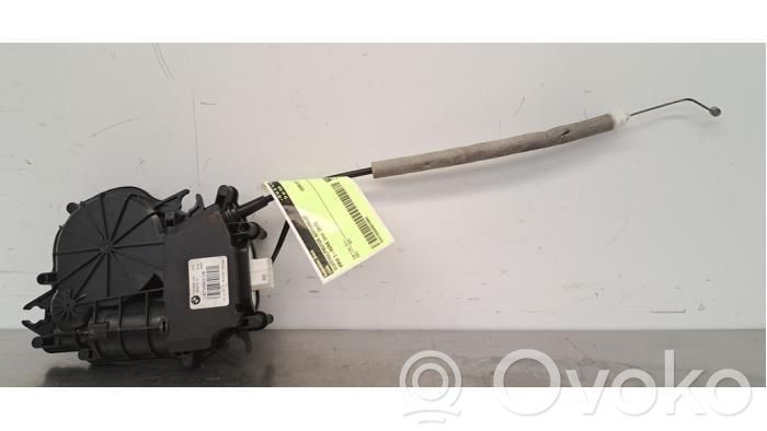 BMW 2 F46 Takaluukun/tavaratilan luukun nostomoottori 