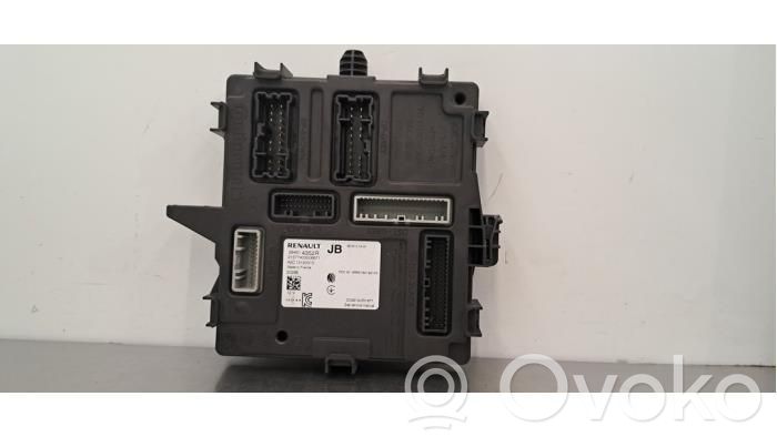 Renault Megane IV Unidad de control/módulo de carrocería central 