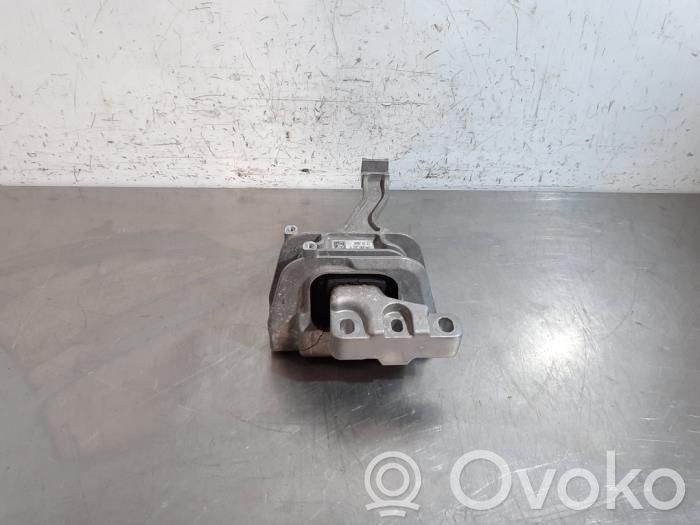 Engine mount bracket   2Q0199262N