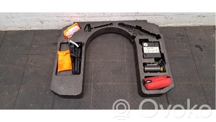 Compartimiento/consola central del panel   8V4012109H