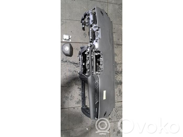 Airbag set with panel