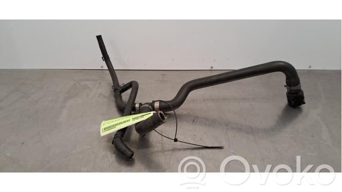 Skoda Kamiq Engine coolant pipe/hose 