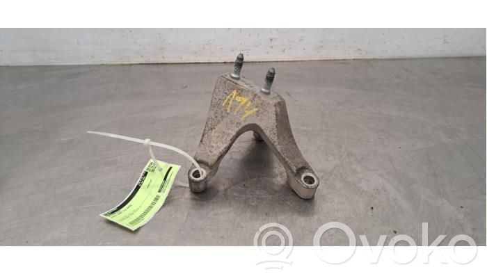 Engine mount bracket   112531966R