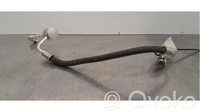 BMW 7 G11 G12 Ilmastointilaitteen putki (A/C) 