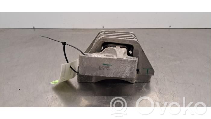 Engine mount bracket   10273015