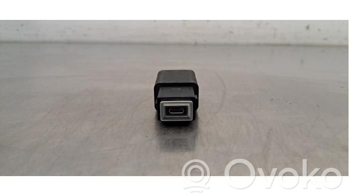 Connettore plug in USB   9848394780,985205780,985205780