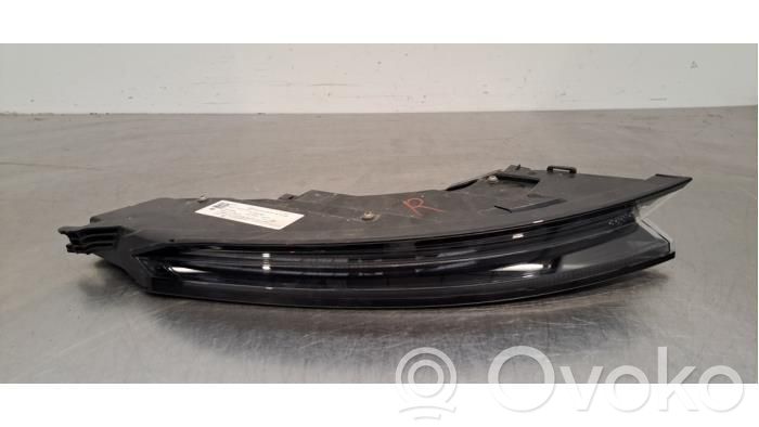 Porsche Taycan 9J1 Lampă spate în caroserie 