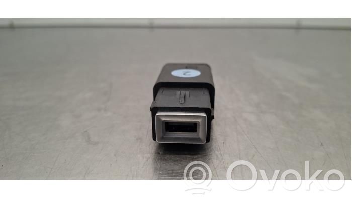 Enchufe conector USB   98217039DX,9831350680,98313506VV,983135080,9838061080,98380610VV,98483947VV,9848394880