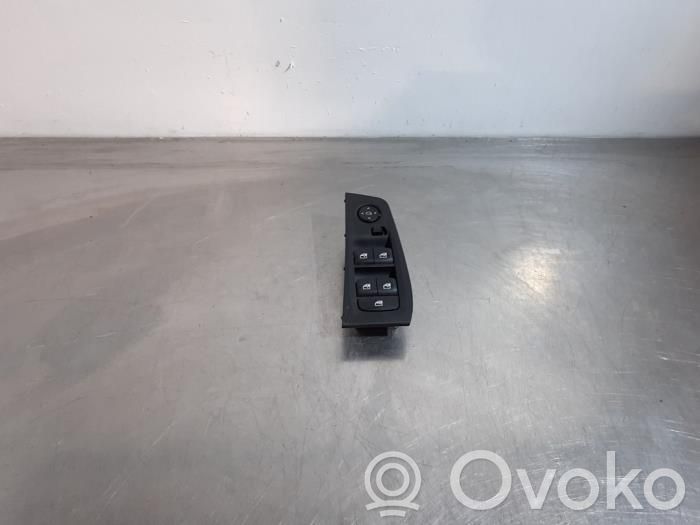 BMW 1 F40 Electric window control switch 