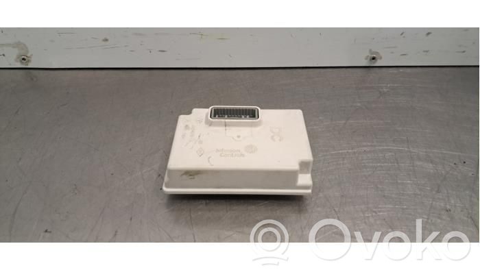 Renault Master III Antenna control unit 