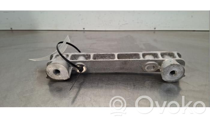Volvo XC40 Engine mount bracket 