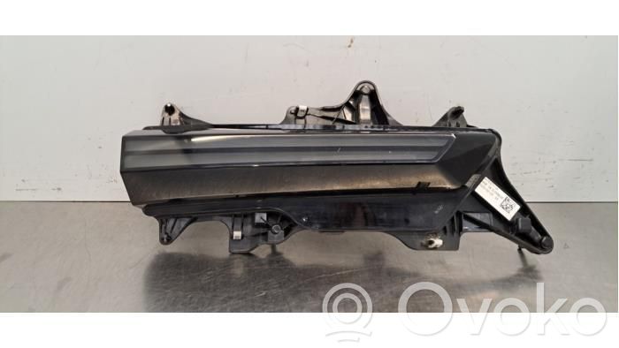 BMW XM Задний фонарь в кузове 