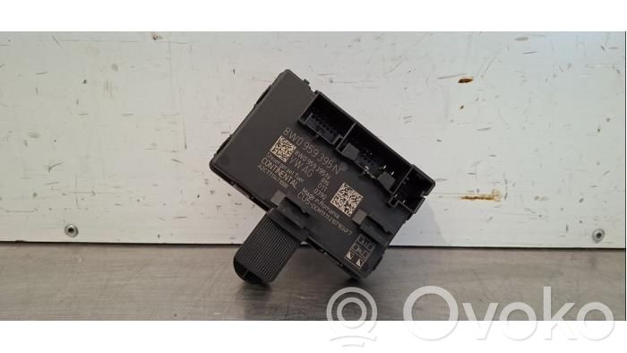 Audi A4 S4 B9 8W Sterownik / Moduł centralnego zamka 